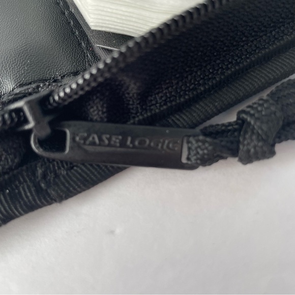 Case Logic 12 Disc CD/DVD Holder Wallet Style Canvas Case 12 Sleeves EXCELLENT - Picture 7 of 7